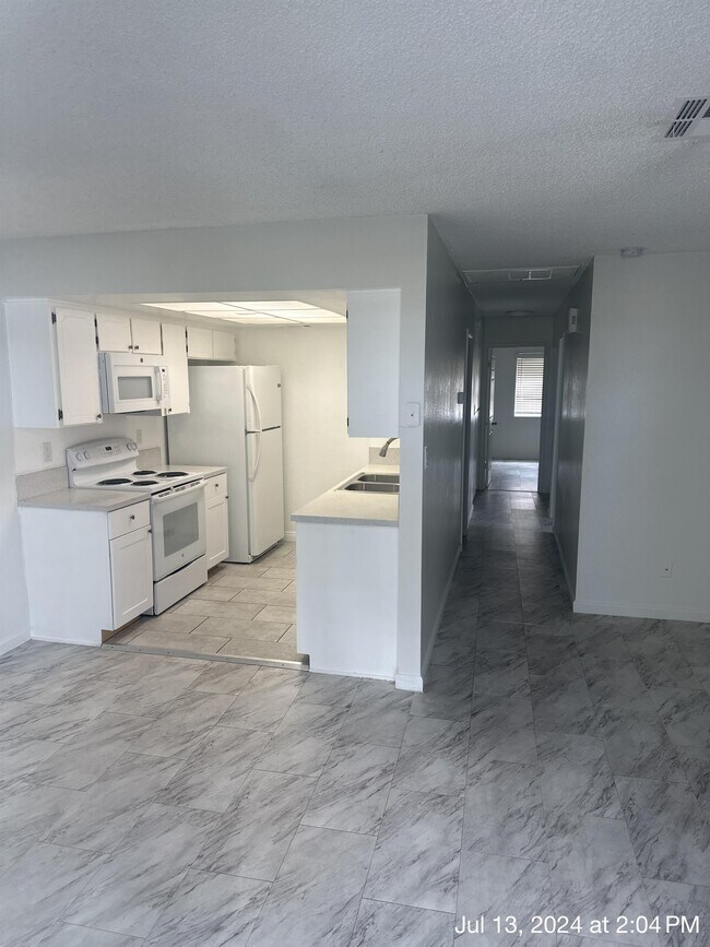 Foto del edificio - 1020 Willow Tree Dr