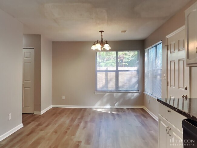 Building Photo - 1051 Park Creek Cir