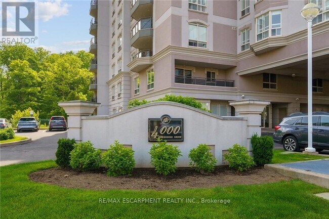 Photo du bâtiment - 4000 Creekside Dr