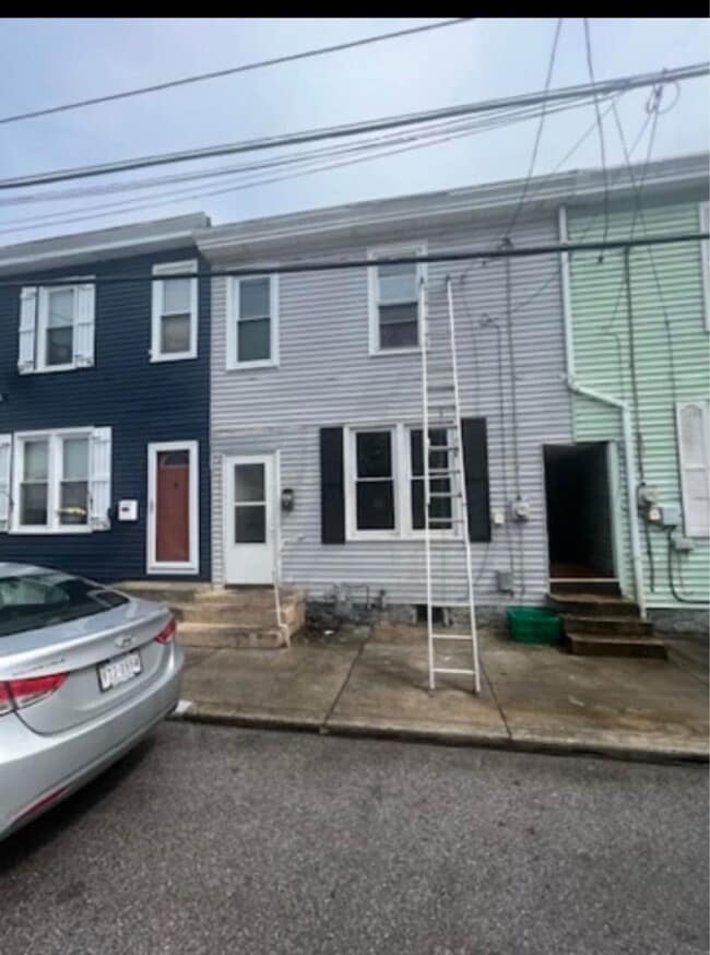 Building Photo - 333 W Penn St