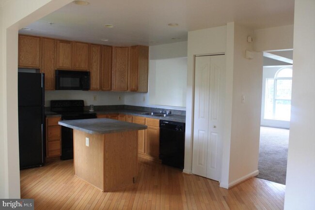Building Photo - 9850 Moffit Pl