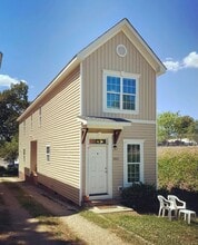 Building Photo - 3925 Lexington Dr