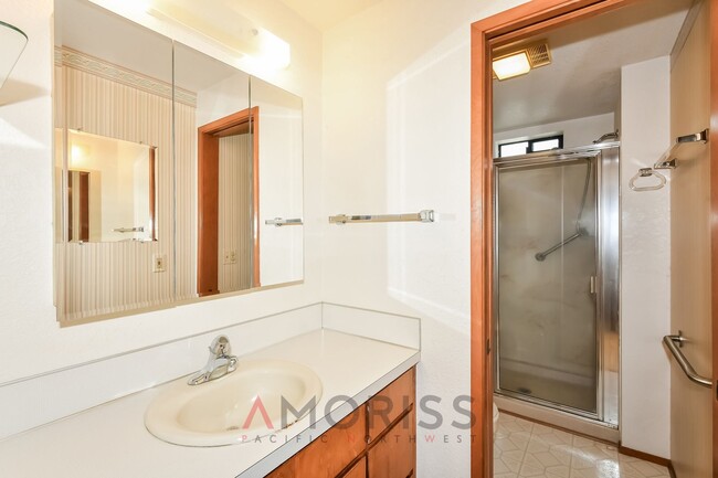 Foto del edificio - *****COMING SOON***Spacious 3BD/3BA Home in Lacey's Oakmont Neighborhood | Golf Course Views