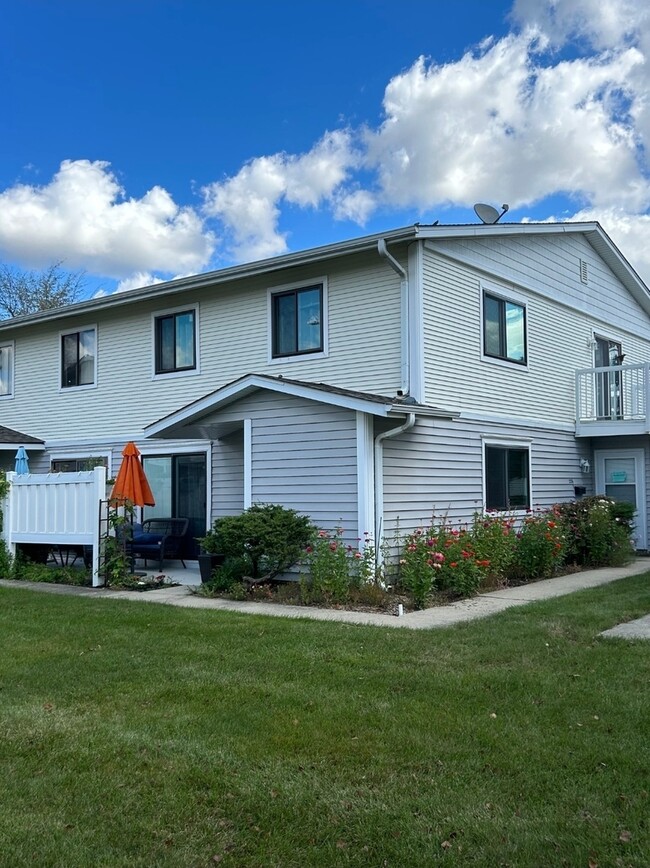 Building Photo - 228 N Waterford Dr