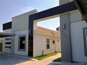 Building Photo - 5 West Dr