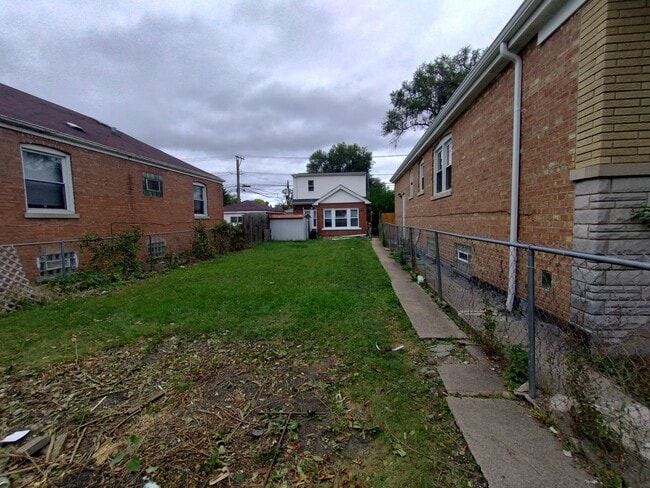 Building Photo - 316 E 107th St