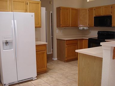 Building Photo - 2262 La Paloma Dr