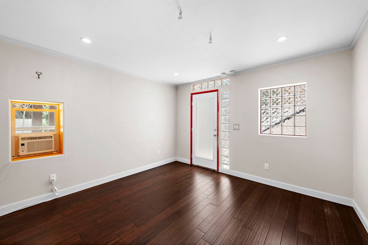 Building Photo - 21 W Avenida San Gabriel