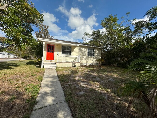 Building Photo - Fenced in four bedroom house near beautifu...