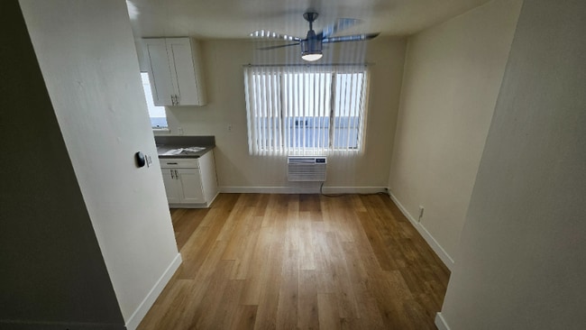 Foto del edificio - 638 N W Knoll Dr