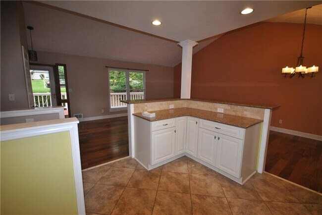 Building Photo - 3885 Easy Cir NE