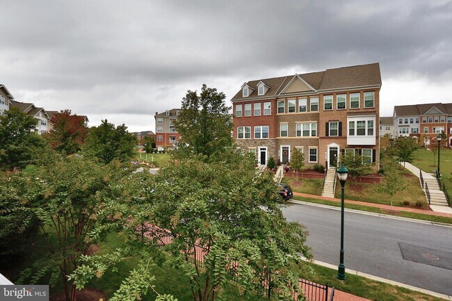 Foto del edificio - 12824 Clarksburg Square Rd
