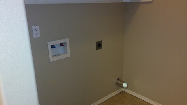 Washer Dryer Hook up - 422 Stone Drive