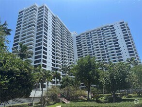 Building Photo - 2500 Parkview Dr
