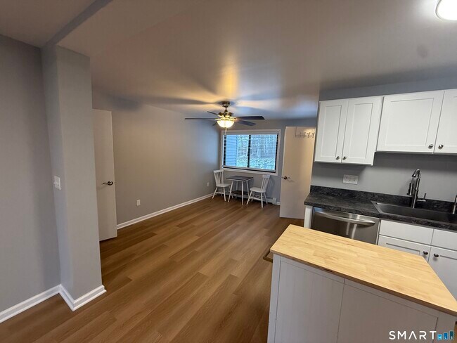 Building Photo - 292 Meridian St