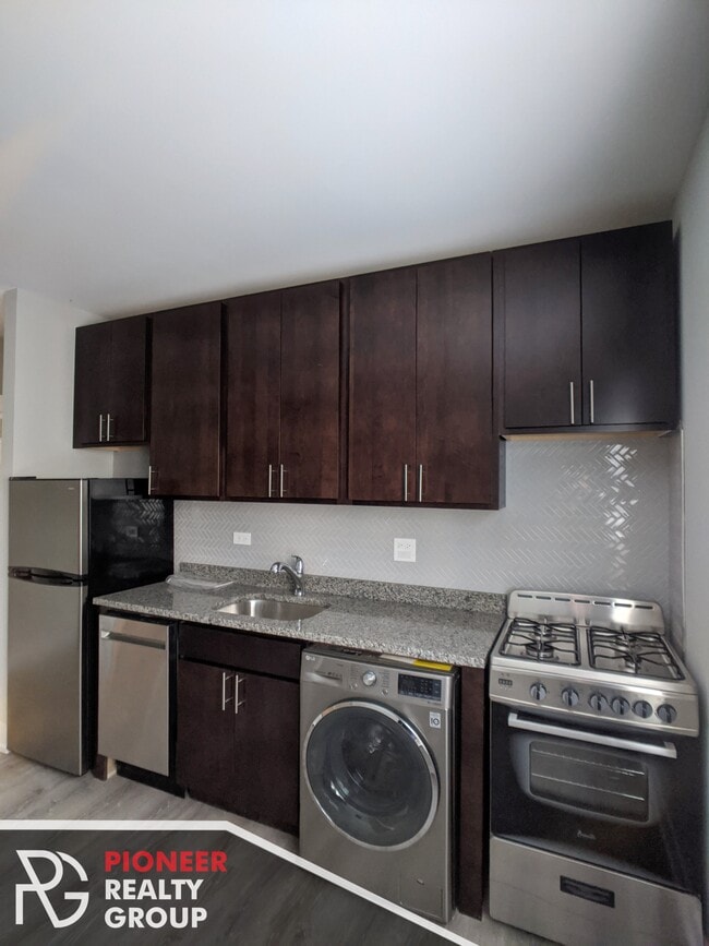 Building Photo - 437 W Belden Ave