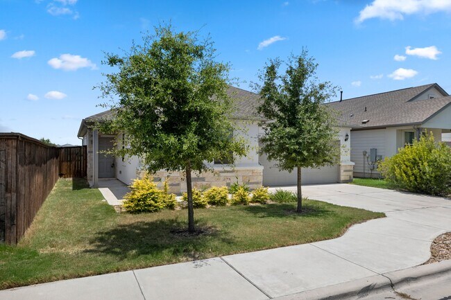 Building Photo - 500 Stinchcomb Rd