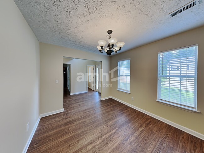 Building Photo - 7114 Hillcrest Chase Dr