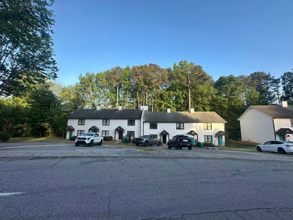 Photo - 845 Burns Walk Ct NW (Lilburn, GA)