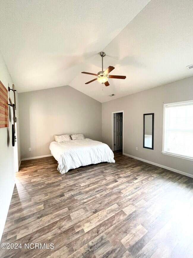 Foto del edificio - 145 Spring Leaf Ln