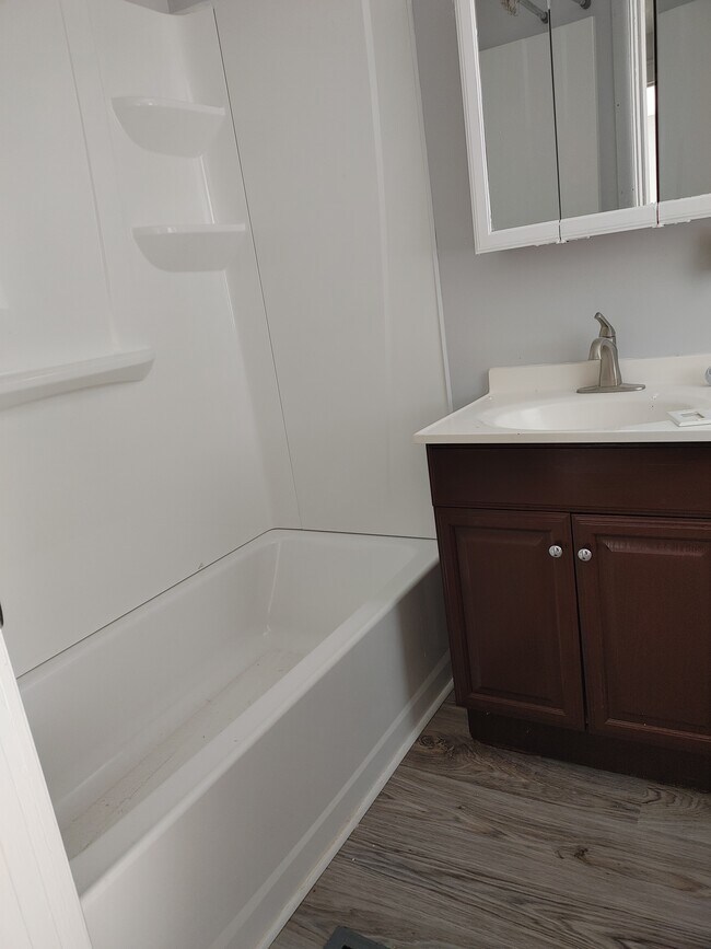 Bath - 231 Stoddard Ave
