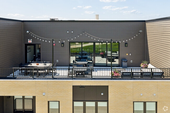 Roof Terrace - Larsen Orchard Terrace