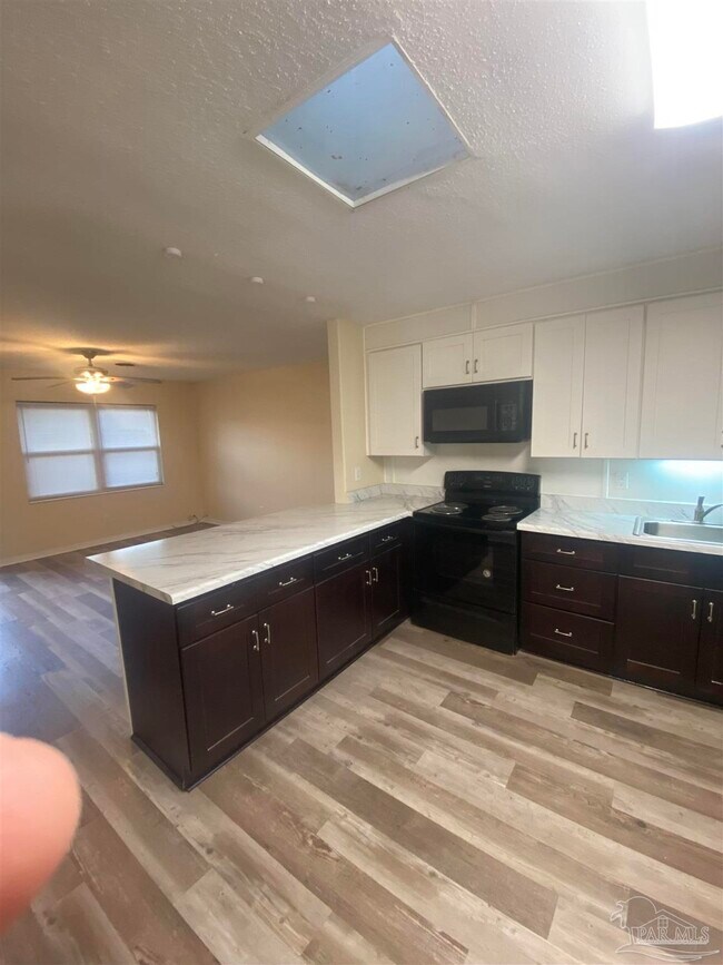 Foto del edificio - 6300 Schwab Dr