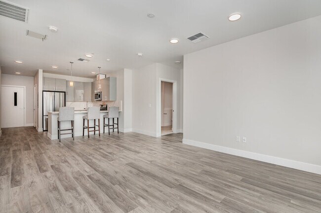 Foto del edificio - 1709 Harbor Ave SW