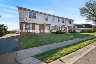 Building Photo - 924 Parkcrest Dr