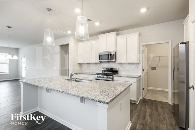 Building Photo - 586 Hillpark Ln