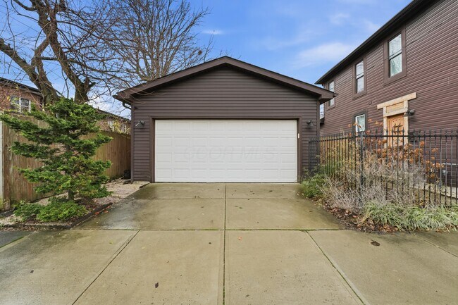 Foto del edificio - 905 McAllister Ave