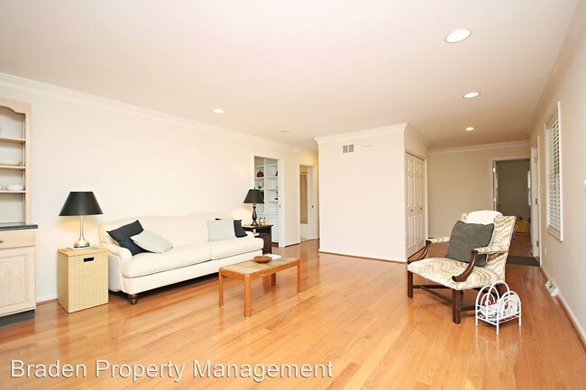 Building Photo - 3 br, 2 bath House - 3033 Colonial Drive