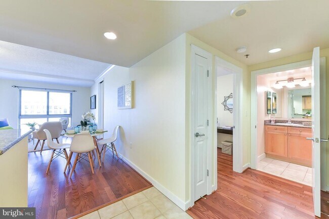 Foto del edificio - 777 7th St NW