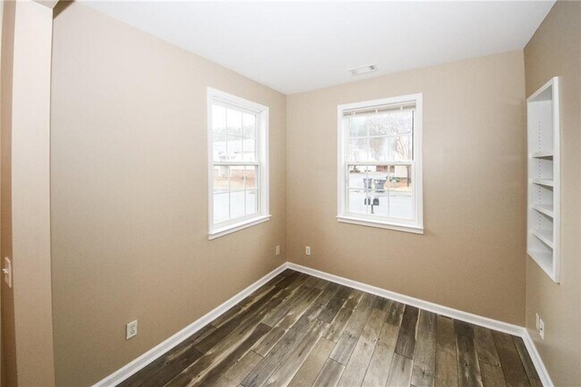 Foto del edificio - 170 Windcroft Ln NW