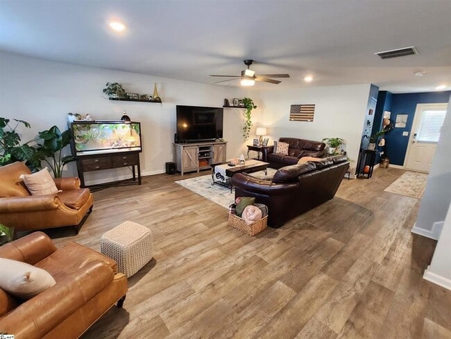 Building Photo - 4 Bed, 2.5 Bath Home Available in Fountain...