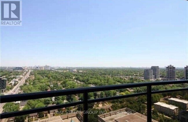 Photo du bâtiment - 33 Sheppard Ave E