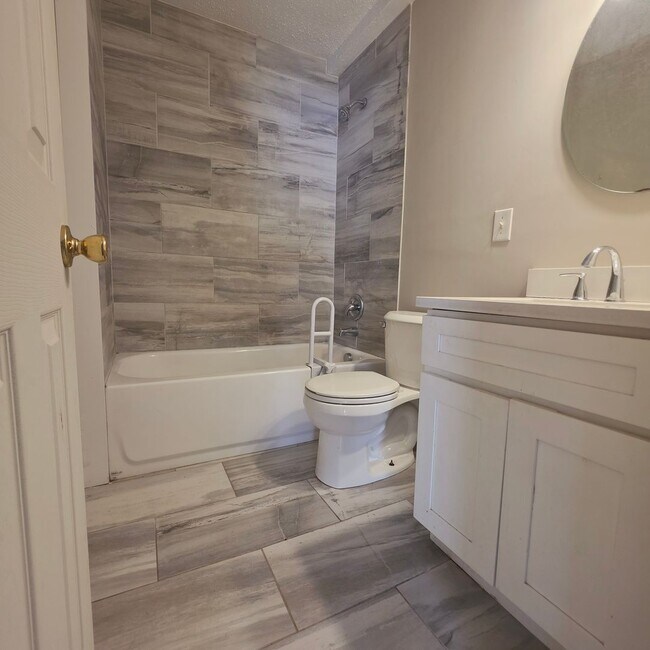 Foto del edificio - Cozy Home 4 Bed in Druid Hills