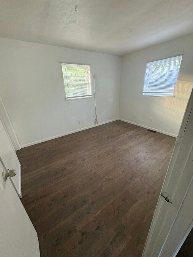 Foto del edificio - 2529 W Riverview Ave