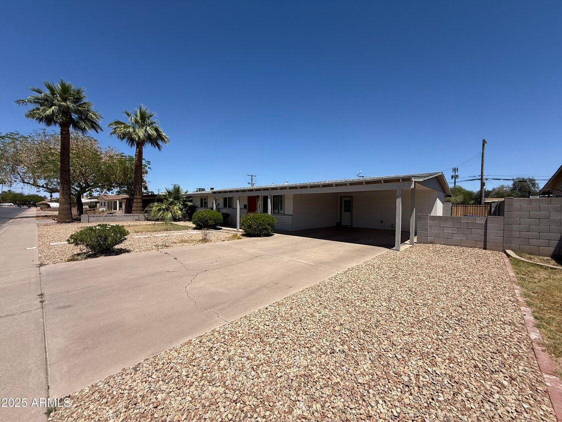 Primary Photo - 301 N Apache Dr