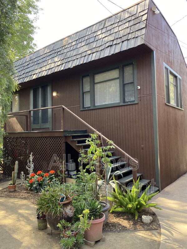 Building Photo - 910 N Park Cir Dr