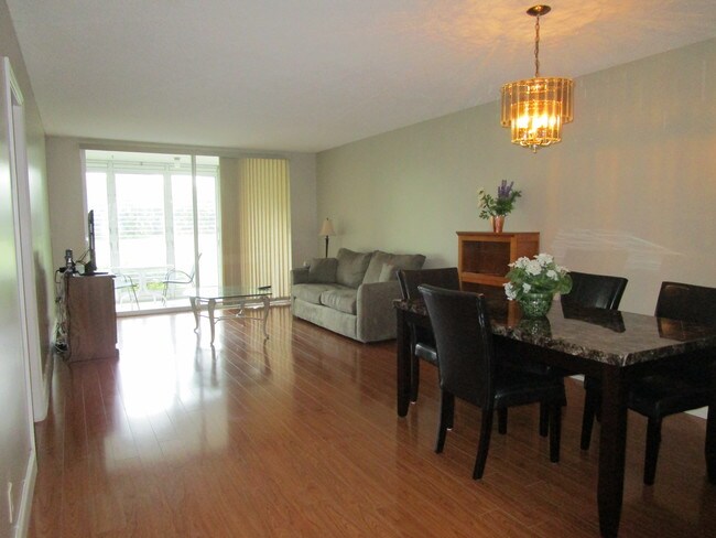 Foto del edificio - 2661 S Course Dr