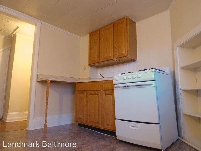 Foto del edificio - 1 br, 1 bath Apartment - 103 W. Monument St