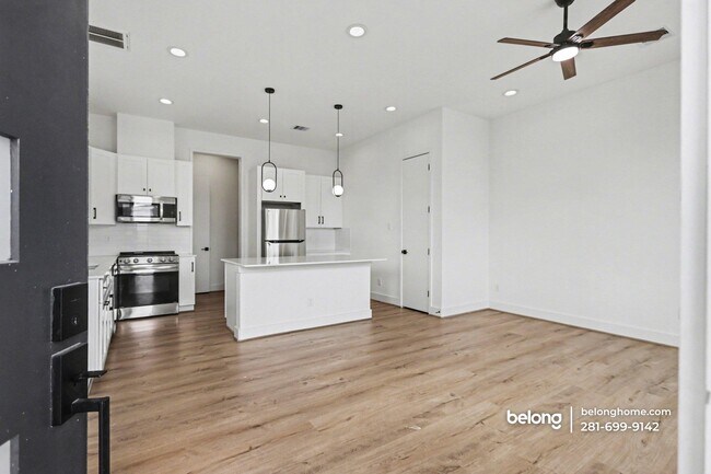 Building Photo - 203 Danna Ln