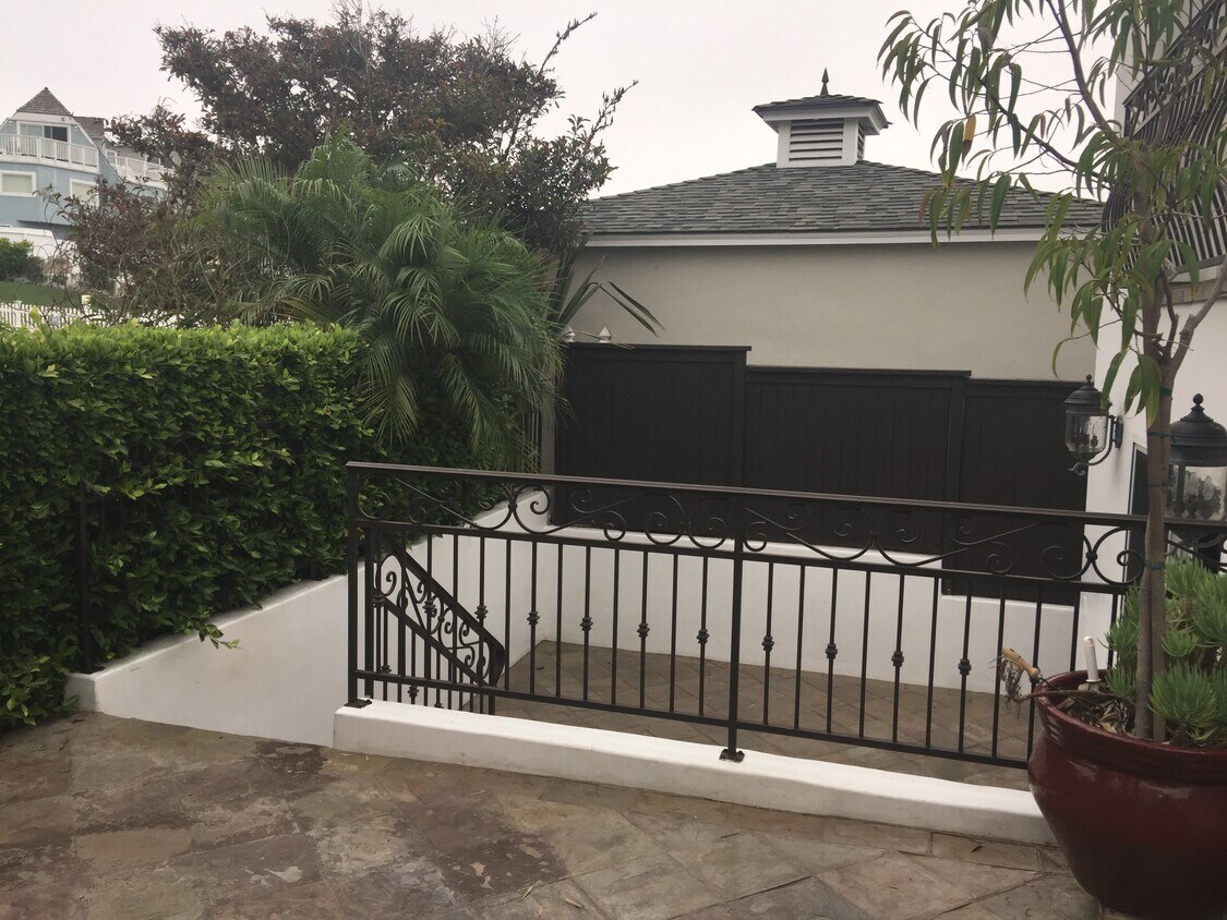 Foto principal - 2127 Manhattan Ave