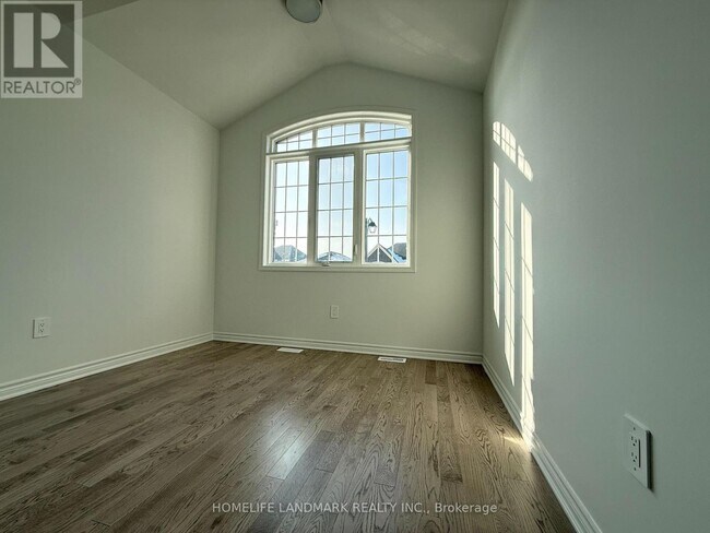 Photo du bâtiment - 7 Moss Dr