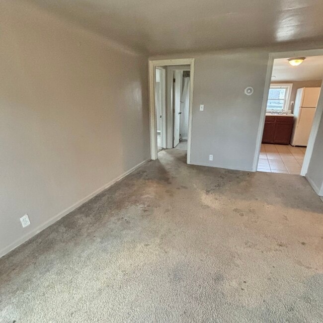 Building Photo - 504 W Lapeer St