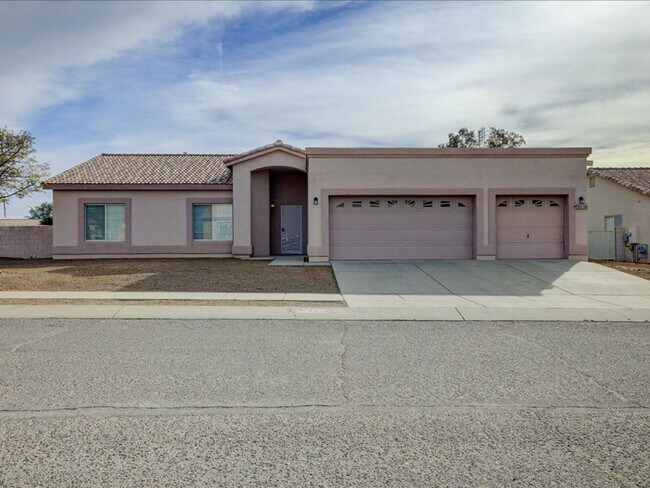 Building Photo - $500 OFF FIRST FULL MONTHS RENT!