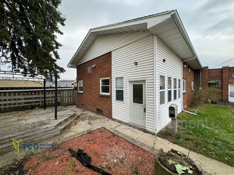 Foto principal - 141 E Walnut St