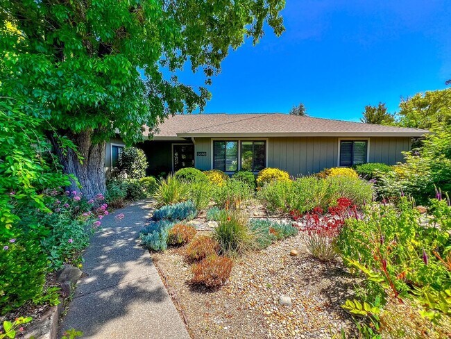 Foto del edificio - Charming Four Bedroom Home in Napa's Sough...