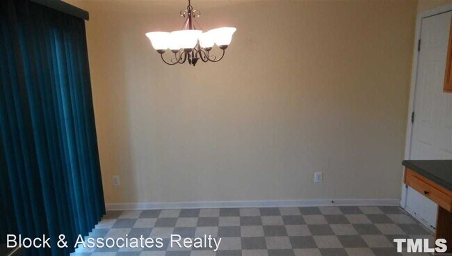 Building Photo - 3 br, 2.5 bath House - 1140 Garnet Ridge Way